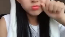 小姐姐模仿比卡丘,小姐姐倾情演绎比卡丘，可爱指数爆表！